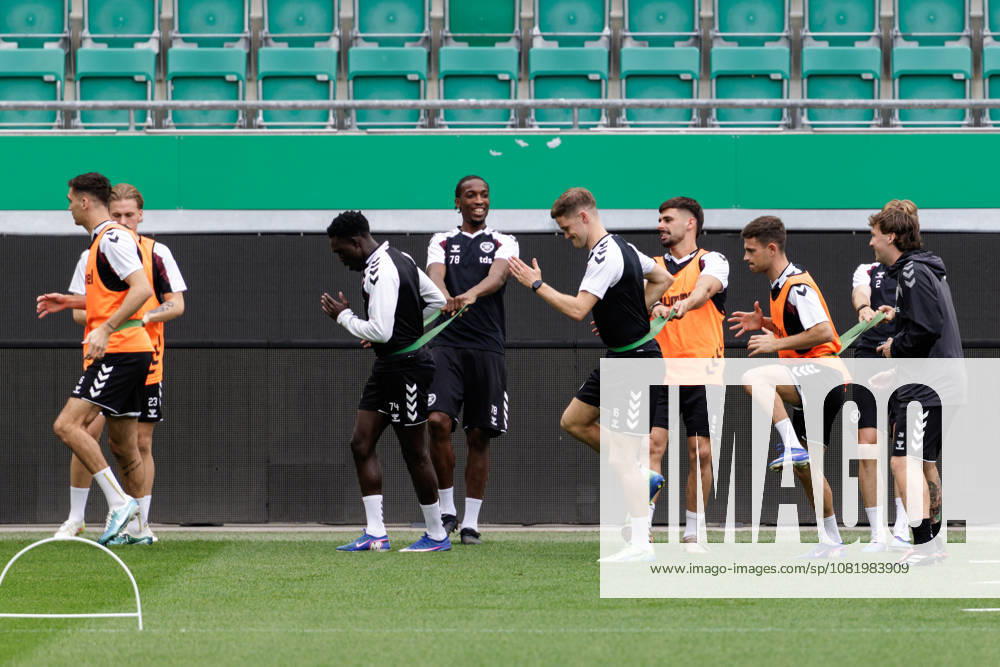 SOCCER - UEFA ECL, Rapid vs Hearts VIENNA,AUSTRIA,25.AUG.26 - SOCCER - UEFA Conference League, play-off, SK Rapid Wien vs Heart of Midlothian FC, preview, training Hearts. Image shows the team of Hearts. GEPAxpictures Rauthner