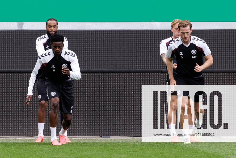 SOCCER - UEFA ECL, Rapid vs Hearts VIENNA,AUSTRIA,25.AUG.26 - SOCCER - UEFA Conference League, play-off, SK Rapid Wien vs Heart of Midlothian FC, preview, training Hearts. Image shows Landry Kabore and Jamie McCart (Hearts). GEPAxpictures Rauthner