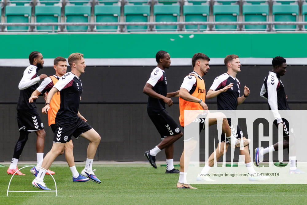 SOCCER - UEFA ECL, Rapid vs Hearts VIENNA,AUSTRIA,25.AUG.26 - SOCCER - UEFA Conference League, play-off, SK Rapid Wien vs Heart of Midlothian FC, preview, training Hearts. Image shows the team of Hearts. GEPAxpictures Rauthner