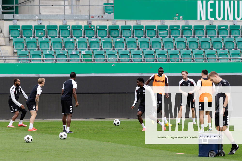 SOCCER - UEFA ECL, Rapid vs Hearts VIENNA,AUSTRIA,25.AUG.26 - SOCCER - UEFA Conference League, play-off, SK Rapid Wien vs Heart of Midlothian FC, preview, training Hearts. Image shows the team of Hearts. GEPAxpictures Rauthner