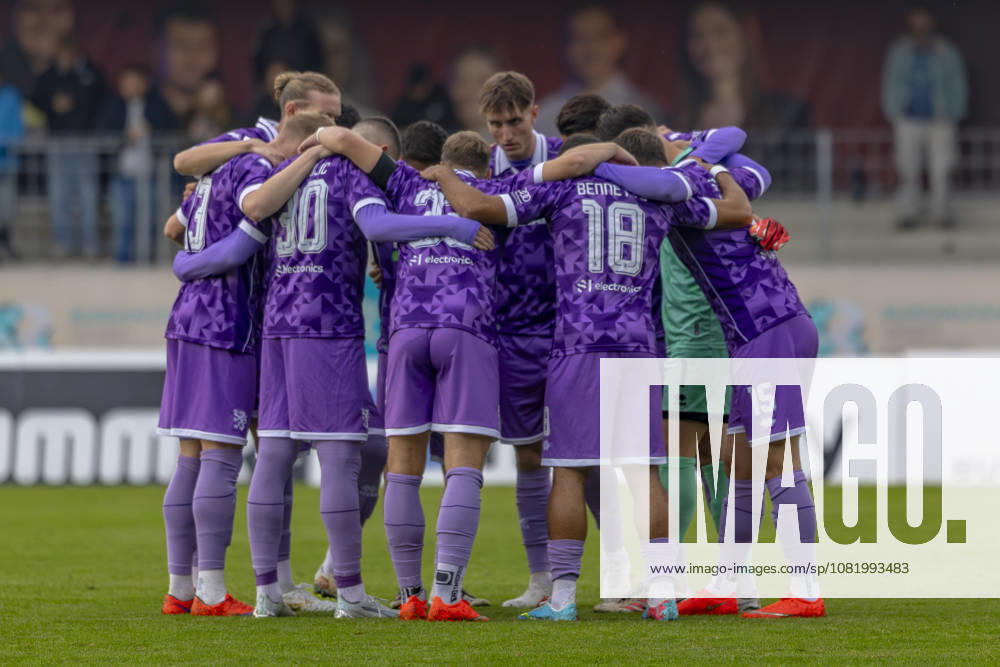 Toto Cup (Bavarian State Cup) 2026–2027 Round of 16: SV Wacker Burghausen vs. FC Ingolstadt 04. Pictured: FCI players form a team circle to show solidarity at the Flatbuy Stadium in Bavaria.