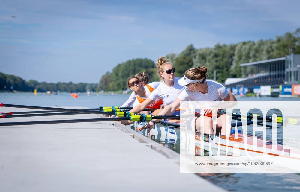AMSTERDAM - Ymkje Clevering, Nika Johanna Vos, Linn van Aanholt and Tinka Offereins on the third day of the World Rowing Championships at the Bosbaan in the Amsterdam Forest. IRIS VAN DEN BROEK ANP ANPxSportx IVx 566293801 originalFilename: 566293801