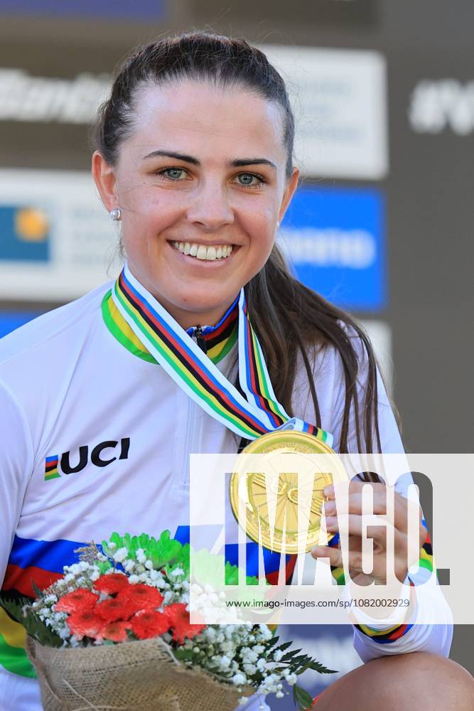 Mountain Bike Cycling World Championships UCI 2026 Pierre Teyssot MAXPPP ; Mountain Bike Cycling World Championships UCI 2026 in Commezzadura on August 26, 2026. E-MTB Cross Country Race, the new World Champion Anna SPIELMANN (AUT) shows her gold medal. Pierre Teyssot Maxppp Commezzadura Val di Sole - Trentino Italy