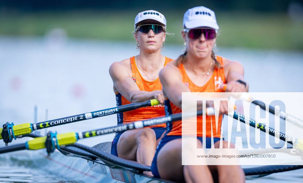 AMSTERDAM - Roos de Jong and Benthe Boonstra in action in the women s double sculls semi-final on the third day of the World Rowing Championships at the Bosbaan in the Amsterdam Forest. IRIS VAN DEN BROEK ANP ANPxSportx IVx 566309960 originalFilename: 566309960