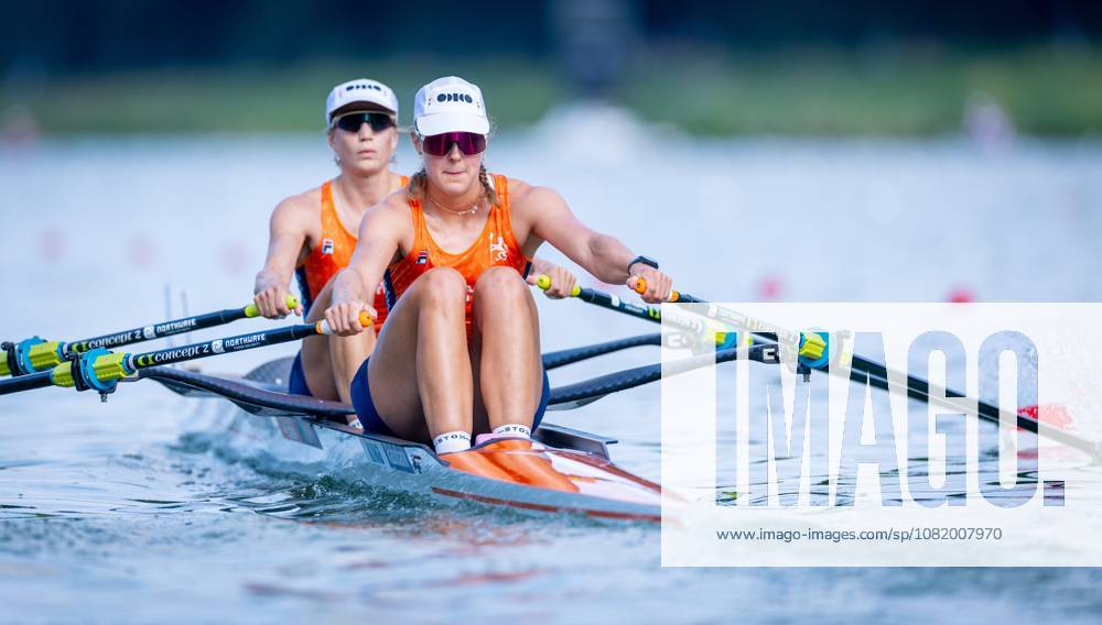 AMSTERDAM - Roos de Jong and Benthe Boonstra in action in the women s double sculls semi-final on the third day of the World Rowing Championships at the Bosbaan in the Amsterdam Forest. IRIS VAN DEN BROEK ANP ANPxSportx IVx 566310032 originalFilename: 566310032