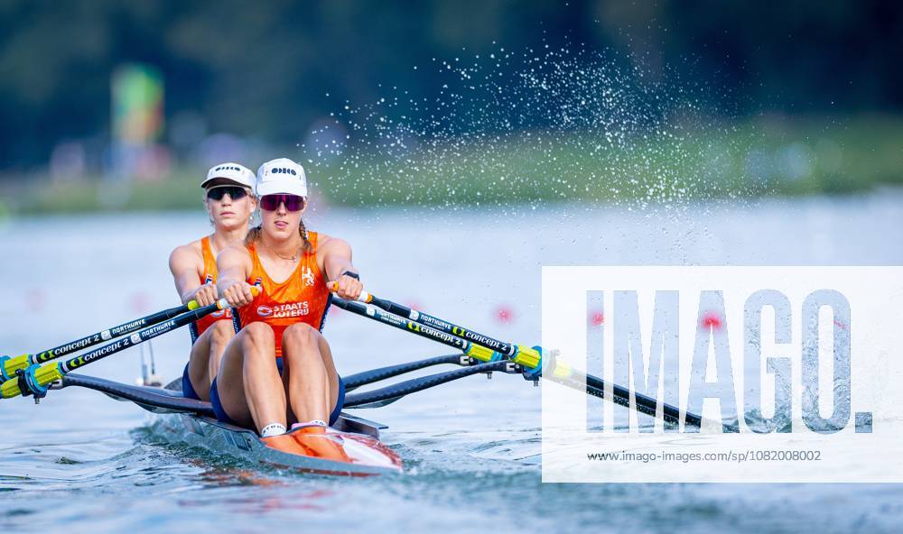 AMSTERDAM - Roos de Jong and Benthe Boonstra in action in the women s double sculls semi-final on the third day of the World Rowing Championships at the Bosbaan in the Amsterdam Forest. IRIS VAN DEN BROEK ANP ANPxSportx IVx 566310137 originalFilename: 566310137