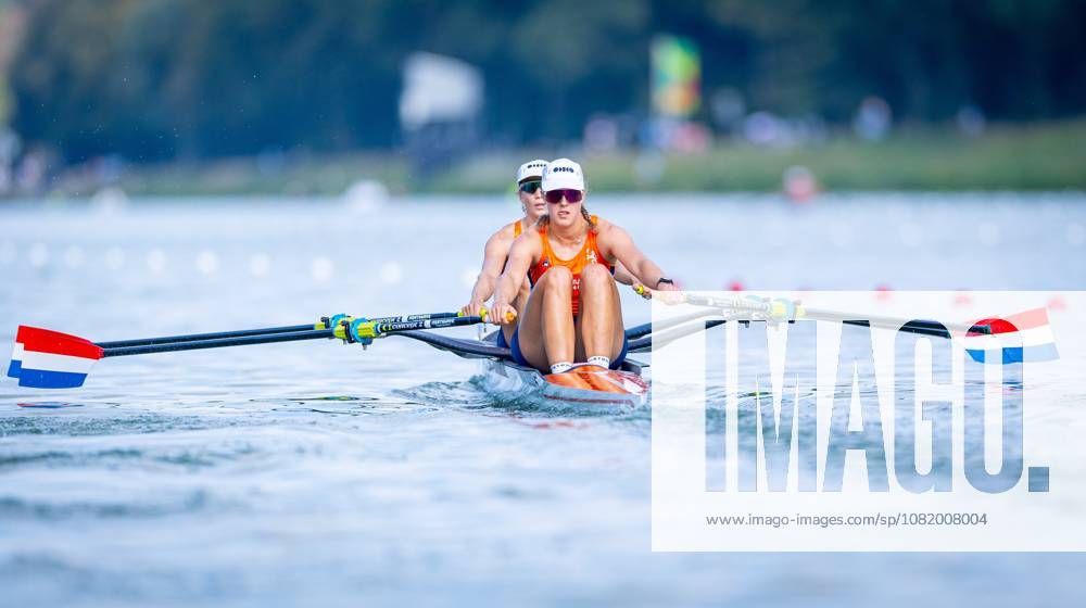 AMSTERDAM - Roos de Jong and Benthe Boonstra in action in the women s double sculls semi-final on the third day of the World Rowing Championships at the Bosbaan in the Amsterdam Forest. IRIS VAN DEN BROEK ANP ANPxSportx IVx 566310191 originalFilename: 566310191