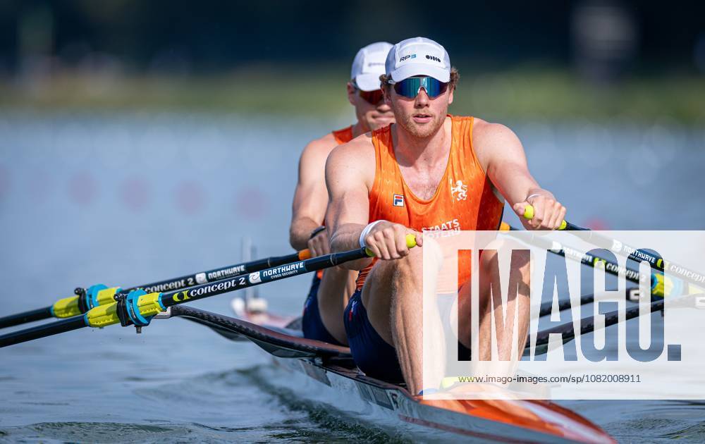 AMSTERDAM - Melvin Twellaar and Simon van Dorp in action in the women s double sculls semi-final on the third day of the World Rowing Championships at the Bosbaan in the Amsterdam Forest. IRIS VAN DEN BROEK ANP ANPxSportx IVx 566311346 originalFilename: 566311346
