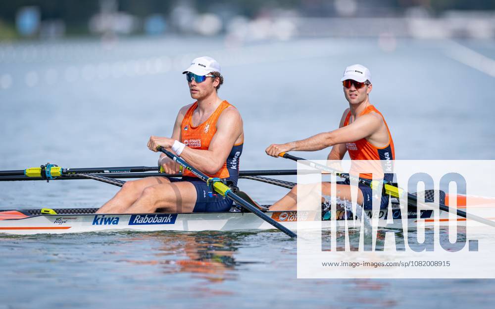 AMSTERDAM - Melvin Twellaar and Simon van Dorp prior to the women s double sculls semi-final on the third day of the World Rowing Championships at the Bosbaan in the Amsterdam Forest. IRIS VAN DEN BROEK ANP ANPxSportx IVx 566311360 originalFilename: 566311360