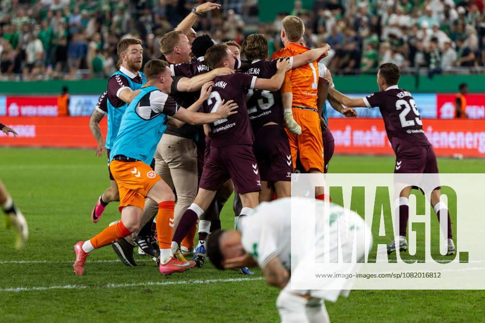 SOCCER - UEFA ECL, Rapid vs Hearts VIENNA,AUSTRIA,26.AUG.26 - SOCCER - UEFA Conference League, play-off, SK Rapid Wien vs Heart of Midlothian FC. Image shows the rejoicing of the Hearts with Marco Tilio (Rapid). GEPAxpictures xPhilippxBrem