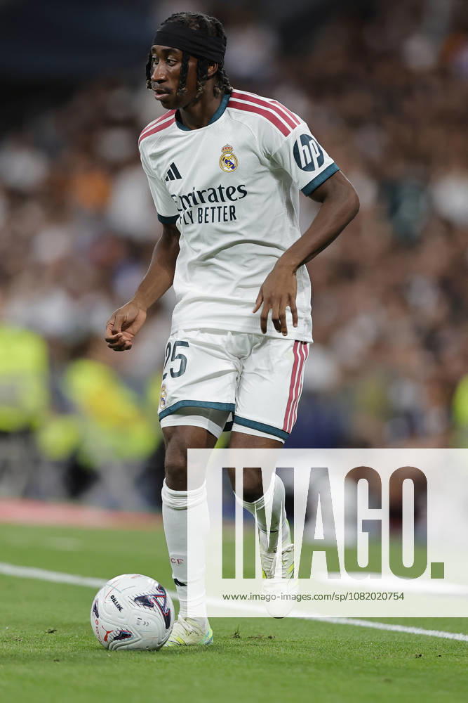 Yan Diomande of Real Madrid CF controls the ball during the LaLiga EA Sports match between Real Madrid CF and Real Sociedad de Fútbol at Estadio Santiago Bernabéu on August 26, 2026, in Madrid, Spain. Photo by Manu Reino, DeFodi Images