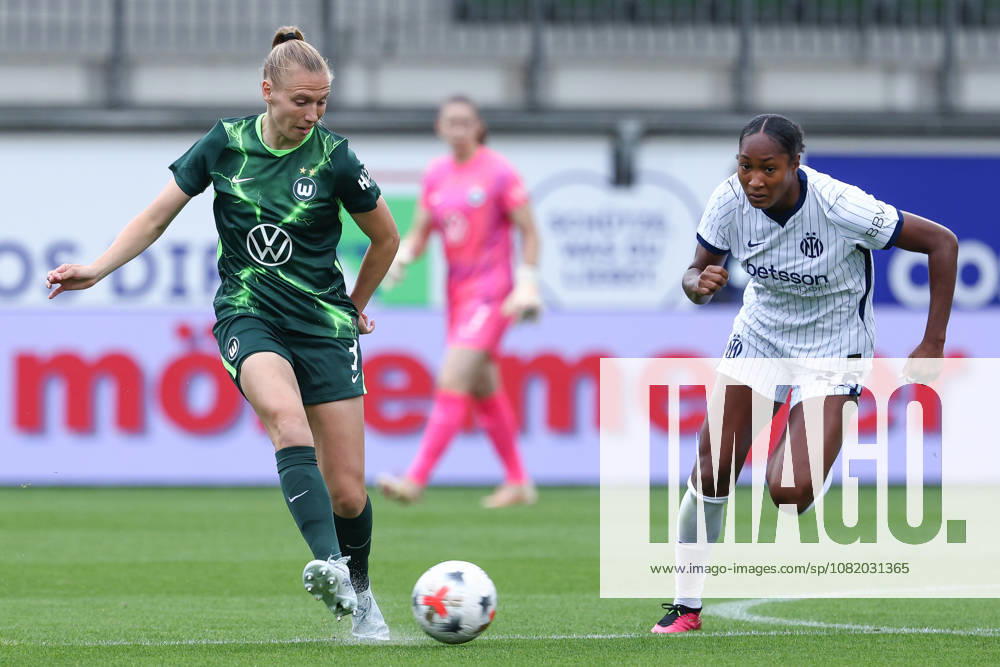 From left: Lieske Carleer (VfL Wolfsburg), 3, and Brittany Raphino (Inter Milan), 26, in a tackle; duel; dynamic; action; game scene; August 26, 2026, Wolfsburg, Germany, soccer, UEFA Women’s Champions League, VfL Wolfsburg vs. Inter Milan