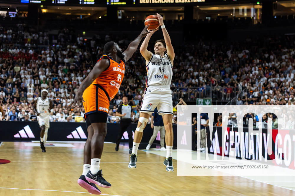 GER, FIBA 2027 Basketball World Cup, European Qualifiers, Cologne, Germany vs. Turkey; David Kraemer (Germany), 44; Nathan Kuta (Netherlands), 99; Cologne, LANXESS arena, North Rhine-Westphalia, Germany