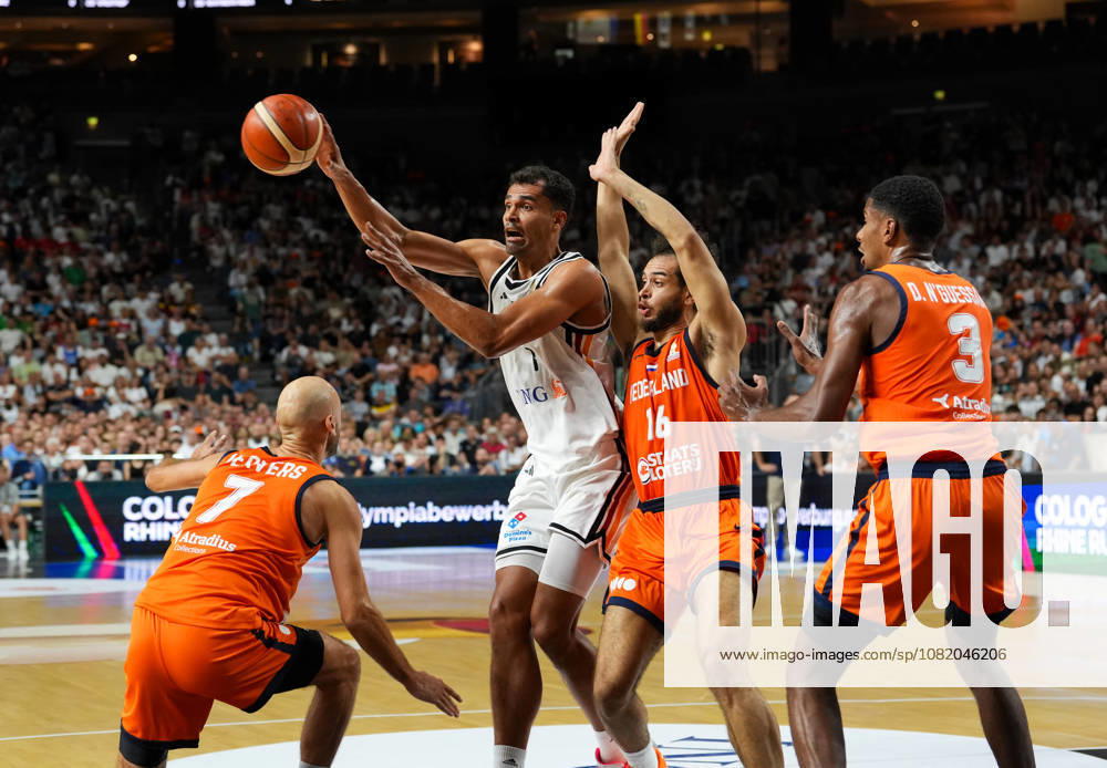 Oscar Da Silva (Deutschland, 1) spielt den Ball. GER, Deutschland vs Niederlande, Basketball, Länderspiel, World Cup European Qualifiers, LANXESS arena, Köln, 27.08.2026 Foto: HMB Media Scott W. Coleman Köln LANXESS arena Nordrhein-Westfalen GER