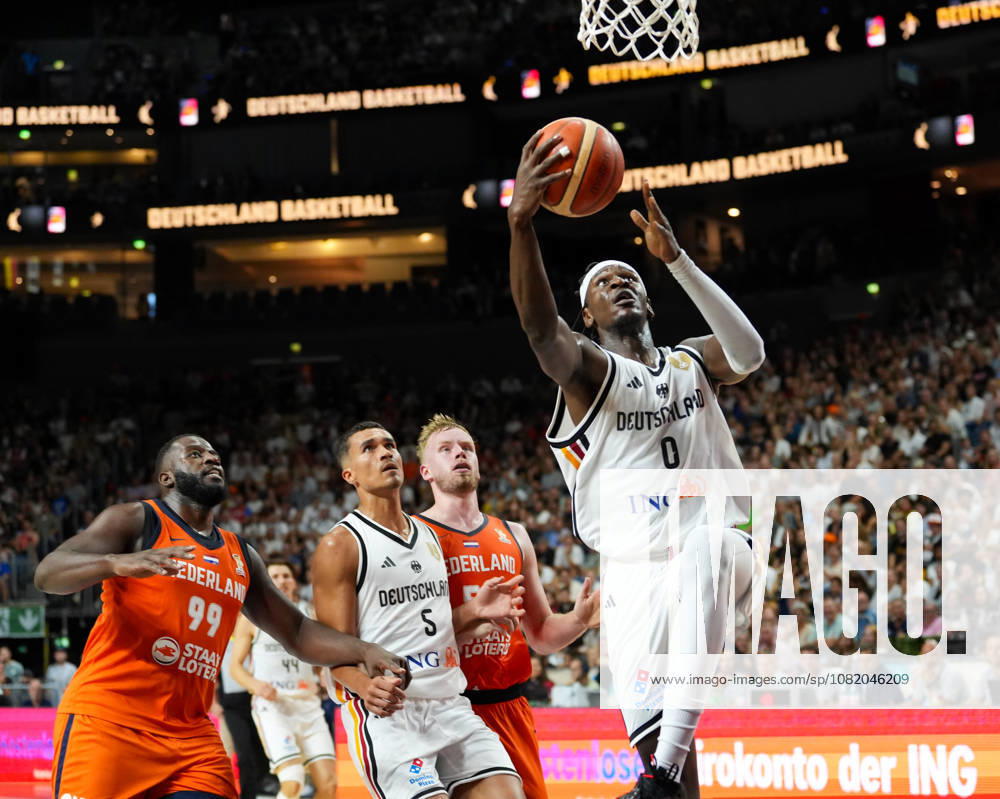 Isaac Bonga (Deutschland, 0) schiesst den Ball. GER, Deutschland vs Niederlande, Basketball, Länderspiel, World Cup European Qualifiers, LANXESS arena, Köln, 27.08.2026 Foto: HMB Media Scott W. Coleman Köln LANXESS arena Nordrhein-Westfalen GER