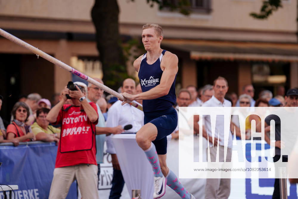 6th International DVV Stadtwerke Pole Vault Meeting: Hunter Garretson (USA) taking his run-up on August 27, 2026, at the Marktplatz in Dessau, Dessau-Roßlau, Saxony-Anhalt, Dessau-Roßlau, Marktplatz, Dessau, Saxony-Anhalt, Germany