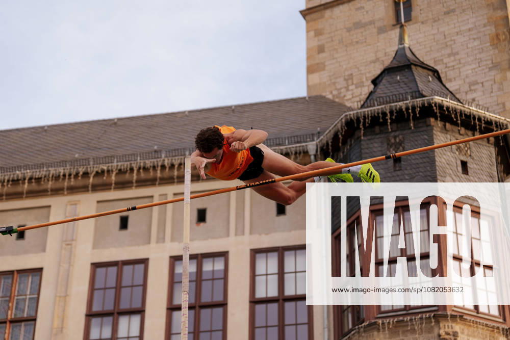 6th International DVV Stadtwerke Pole Vault Meeting: Cole Walsh (USA) clearing the bar on August 27, 2026, at the Marktplatz in Dessau, Dessau-Roßlau, Saxony-Anhalt, Dessau-Roßlau, Marktplatz, Dessau, Saxony-Anhalt, Germany