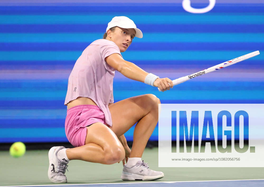 IGA SWIATEK of Poland during practise session before US Open. New York, USA. New York City USA - ZUMAc278 20260827_zsp_c278_016
