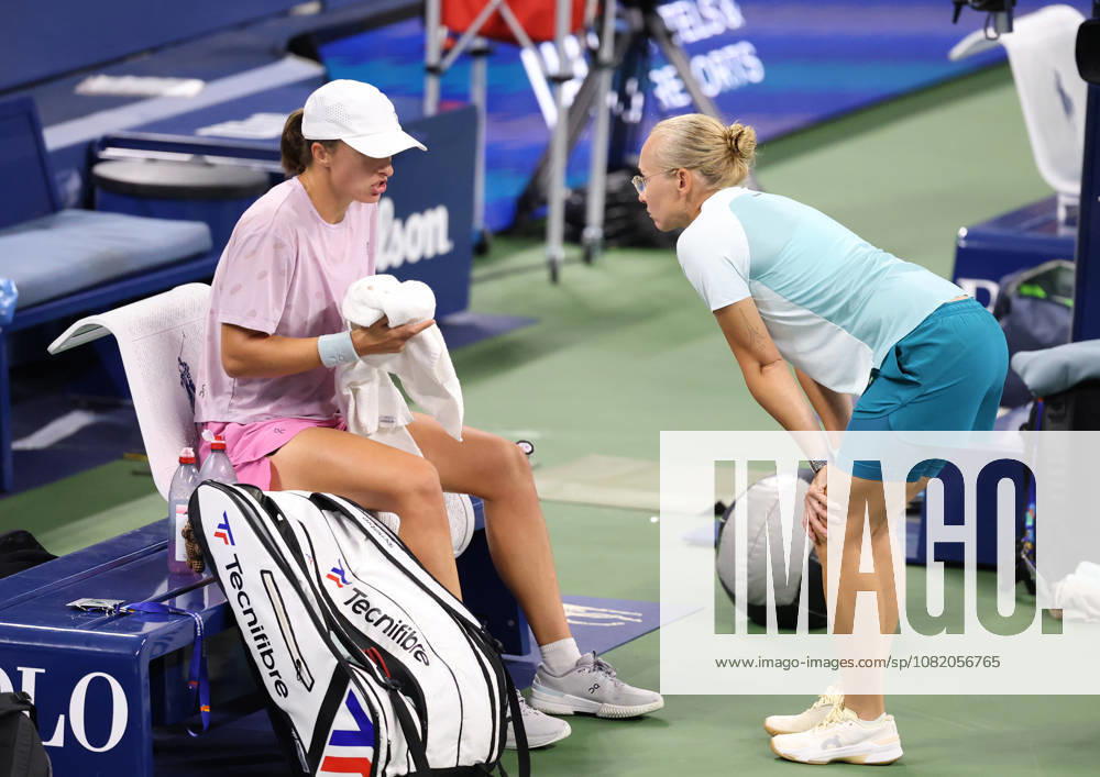 IGA SWIATEK and DARIA ABRAMOWICZ of Poland during practise session before US Open. New York, USA. Tennis: US Open - Iga Swiatek And Daria Abramowicz - ZUMAc278 20260827_zsp_c278_010