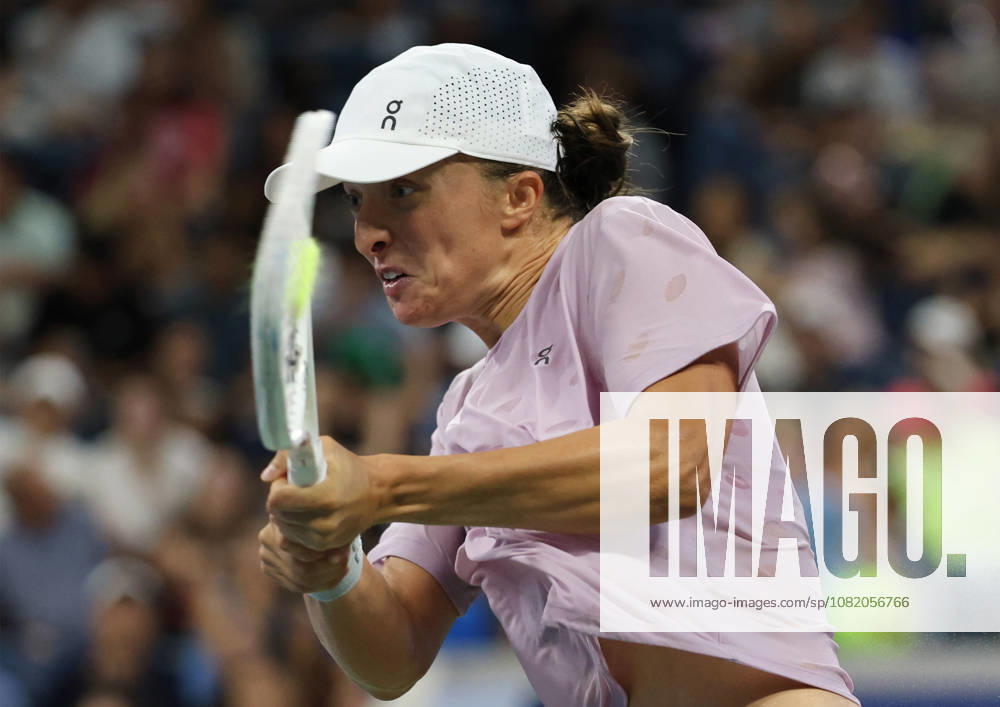 IGA SWIATEK of Poland during practise session before US Open. New York, USA. New York City USA - ZUMAc278 20260827_zsp_c278_023
