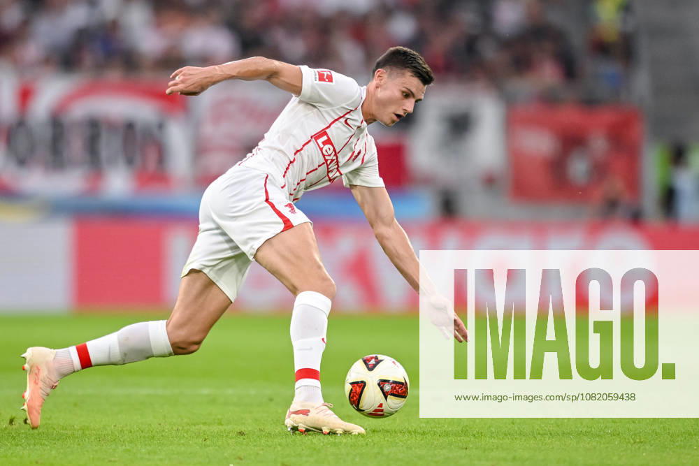 Yannik Engelhardt of SC Freiburg controls the ball during the second leg of the 2026-27 UEFA Conference League playoff round match between Sport Club Freiburg and Motherwell at Stadion am Wolfswinkel on August 27, 2026, in Freiburg, Germany. Photo by Harry Langer, DeFodi Images