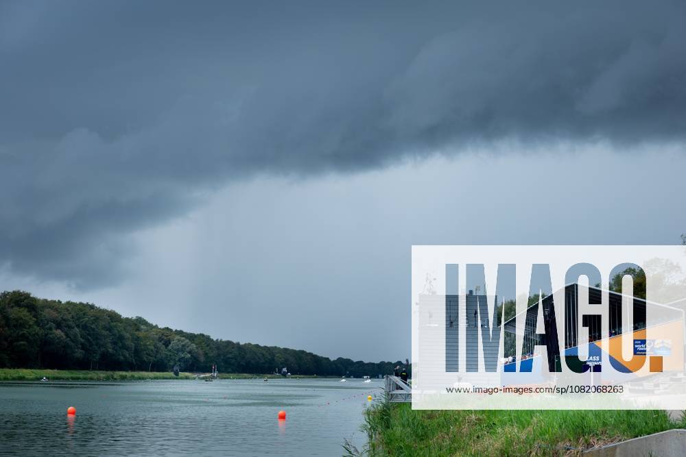 AMSTERDAM - Storm clouds over the Bosbaan on the fifth day of the World Rowing Championships in the Amsterdam Forest. IRIS VAN DEN BROEK ANP ANPxSportx IVx 566433093 originalFilename: 566433093