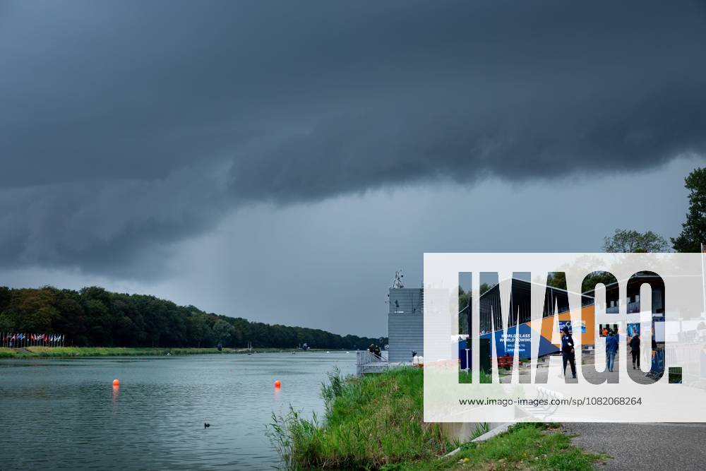 AMSTERDAM - Storm clouds over the Bosbaan on the fifth day of the World Rowing Championships in the Amsterdam Forest. IRIS VAN DEN BROEK ANP ANPxSportx IVx 566433178 originalFilename: 566433178