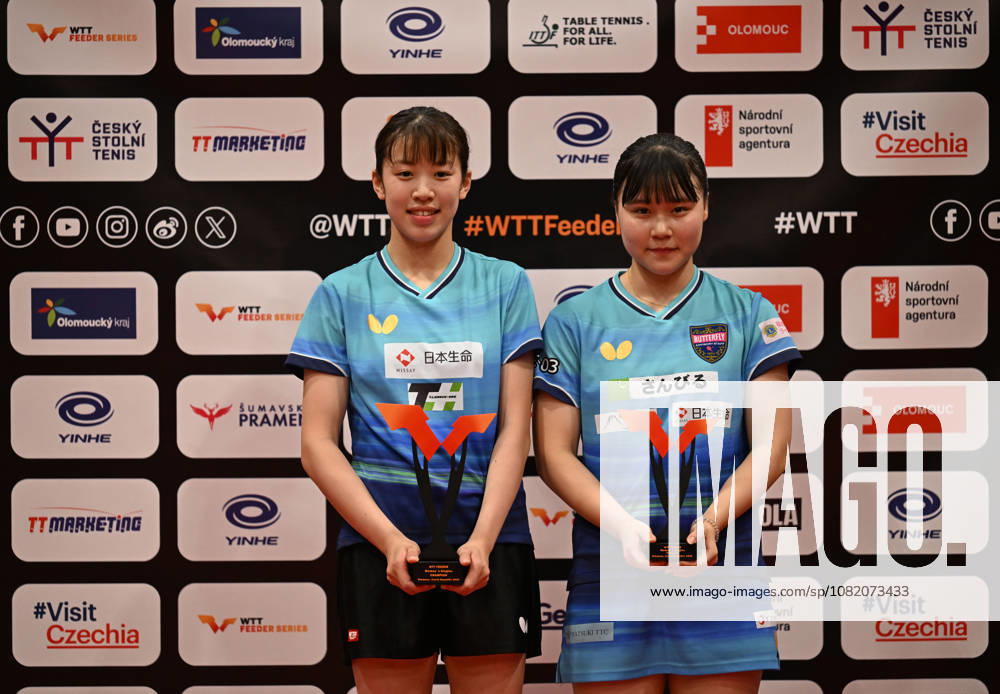 From left winner Rin Mende of Japan and Misuzu Takeya of Japan pose to photographers after the women s singles Table tennis, Tischtennis final at the WTT Feeder in Olomouc, Czech Republic, on August 28, 2026. (CTKxPhoto LudekxPerina) CTKPhotoP2026082806497 CTKPhotoP2026082806497