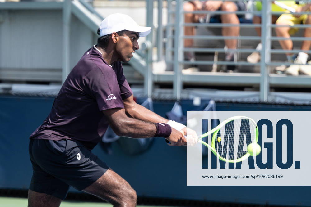 US Open qualifying final round NEW YORK, USA - AUGUST 28: Nishesh Basavareddy returns ball during a men s qualifying singles match final round of the 2026 US Open Championship at USTA Billie Jean King National Tennis Center on August 28, 2026 in Flushing, NY. Nishesh Basavareddy won in straight sets and progressed to play in main draw of tournament. Lev Radin Anadolu New York United States. Editorial use only. Please get in touch for any other usage.