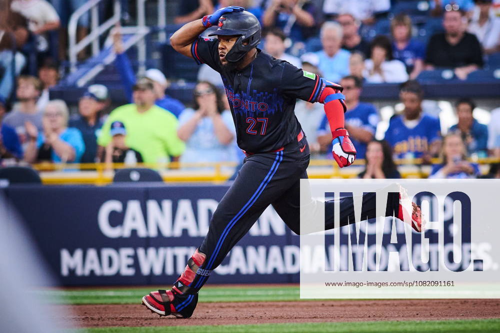 Toronto Blue Jays Vladimir Guerrero Jr. (27) sprints to second after hitting an RBI double against the Seattle Mariners during first inning MLB, Baseball Herren, USA baseball action in Toronto, on Friday, Aug. 28, 2026. Canada News - August 28, 2026 - ZUMAc35_ 20260828_zaf_c35_065