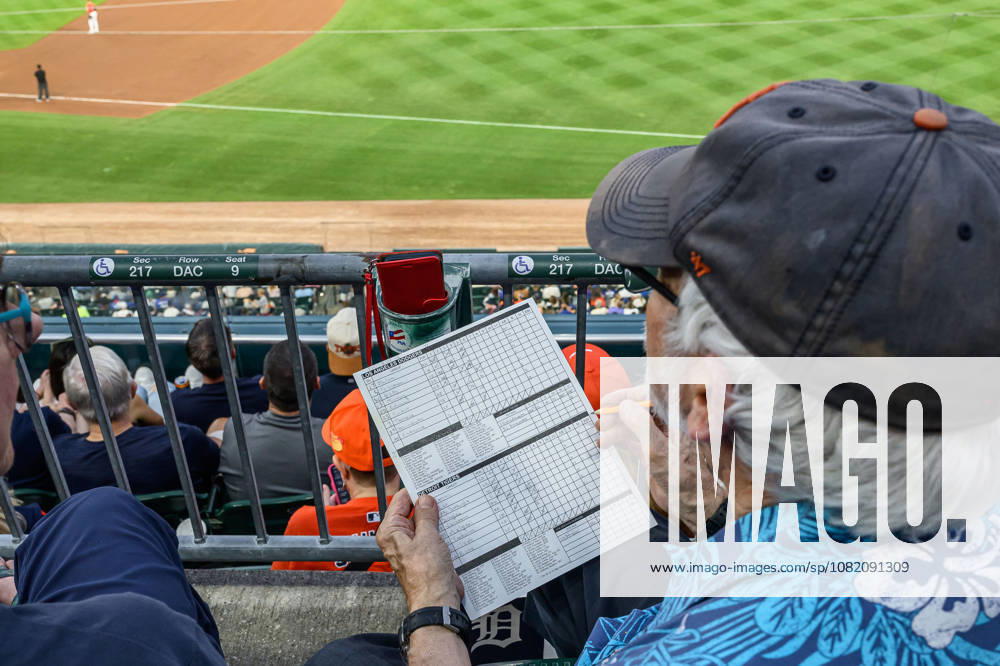 Aug 28, 2026; Detroit, Michigan, USA; Veteran fan scoring the game with pencil and scorecard at Comerica Park. Mandatory Credit: -Cal Media MLB, Baseball Herren, USA 2026: Dodgers Vs Tigers AUG 28 - ZUMAc04_ 20260828_zma_c04_017