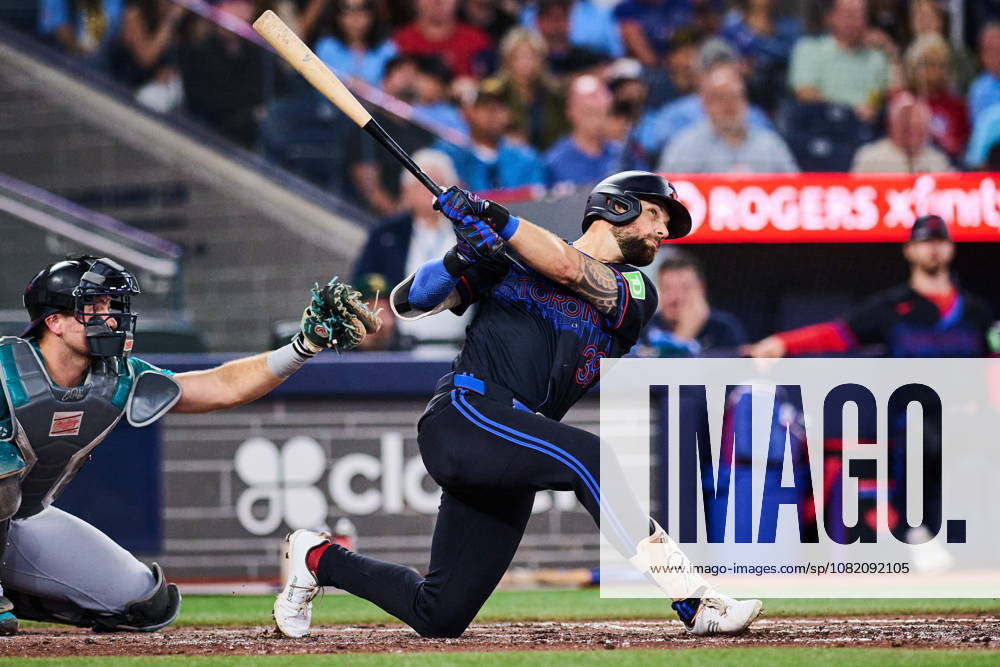 Toronto Blue Jays Nathan Lukes (38) hits a solo home run against the Seattle Mariners during fifth inning MLB, Baseball Herren, USA baseball action in Toronto, on Friday, Aug. 28, 2026. Canada News - August 28, 2026 - ZUMAc35_ 20260828_zaf_c35_096