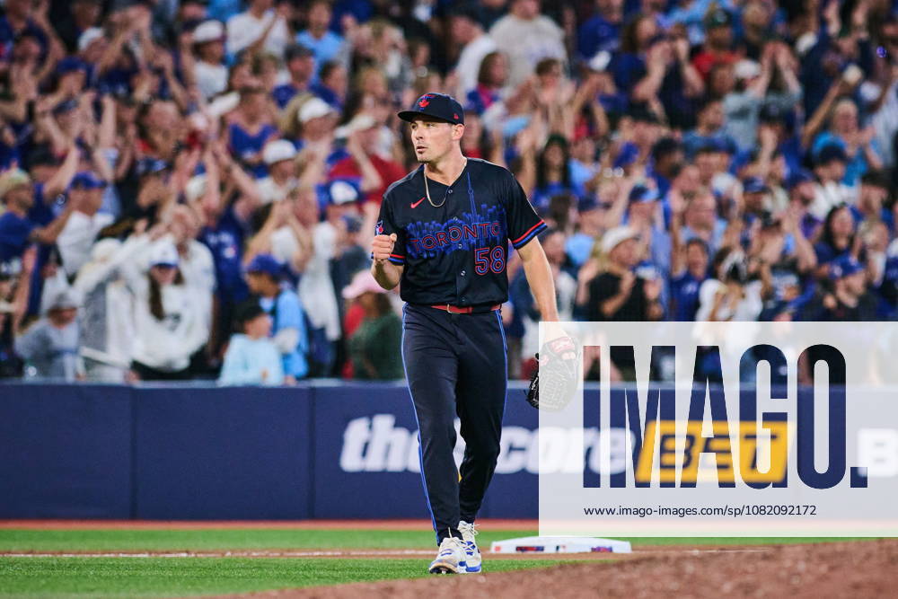 Toronto Blue Jays pitcher CJ Van Eyk (58) celebrates after the Blue Jays win against the Seattle Mariners in MLB, Baseball Herren, USA baseball action in Toronto, on Friday, Aug. 28, 2026. Canada News - August 28, 2026 - ZUMAc35_ 20260828_zaf_c35_099
