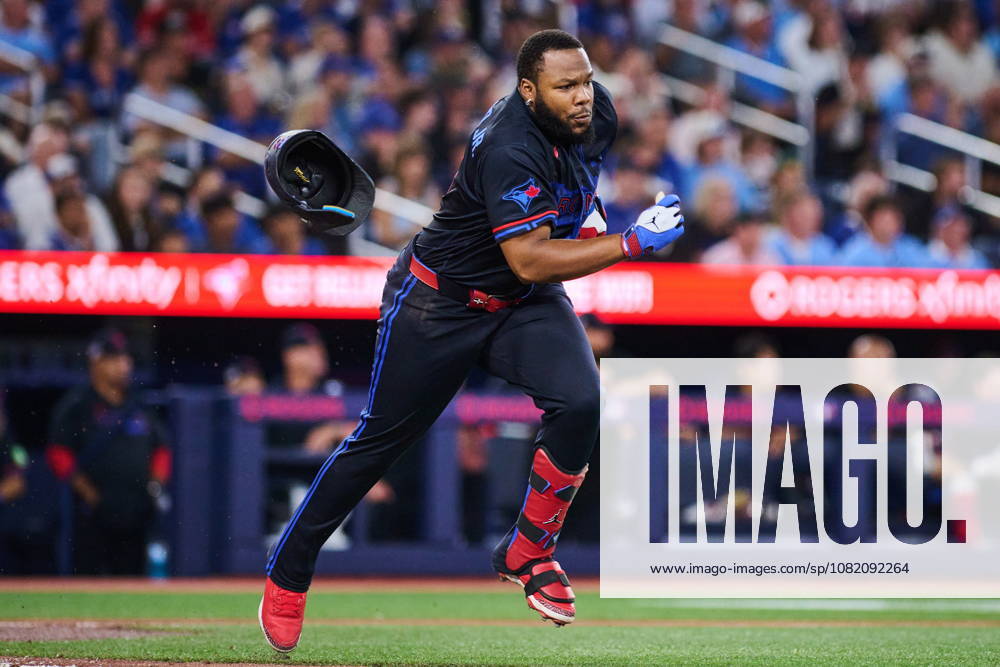 Toronto Blue Jays Vladimir Guerrero Jr. (27) grounds out during fifth inning MLB, Baseball Herren, USA baseball action against the Seattle Mariners in Toronto, on Friday, Aug. 28, 2026. Canada News - August 28, 2026 - ZUMAc35_ 20260828_zaf_c35_104