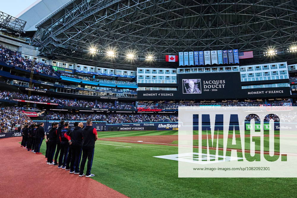 The Toronto Blue Jays and fans observe a moment of silence in memory of Montreal Expos commentator Jacques Doucet ahead of MLB, Baseball Herren, USA baseball action against the Seattle Mariners in Toronto, on Friday, Aug. 28, 2026. Canada News - August 28, 2026 - ZUMAc35_ 20260828_zaf_c35_108