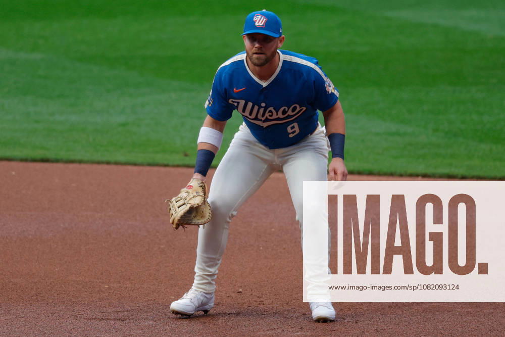 Milwaukee Brewers first baseman JAKE BAUERS (9) in a baseball game, Friday, Aug. 28, 2026, in Milwaukee, Wisconsin. Milwaukee USA - ZUMAa325 20260828_zsa_a325_002