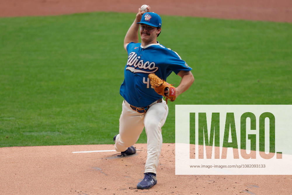 Milwaukee Brewers pitcher LOGAN HENDERSON (43) pitches in a baseball game, Friday, Aug. 28, 2026, in Milwaukee, Wisconsin. MLB, Baseball Herren, USA 2026 - Rangers 1:6 Brewers - ZUMAa325 20260828_zsa_a325_004
