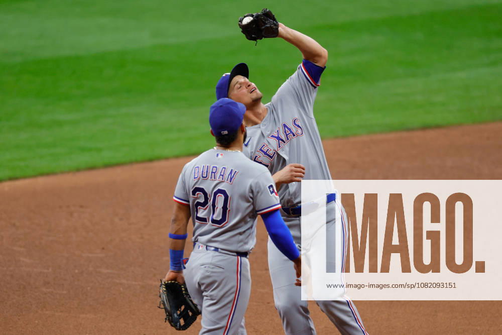 Texas Rangers shortstop COREY SEAGER (5) catches a fly ball in a baseball game, Friday, Aug. 28, 2026, in Milwaukee, Wisconsin. Milwaukee USA - ZUMAa325 20260828_zsa_a325_015