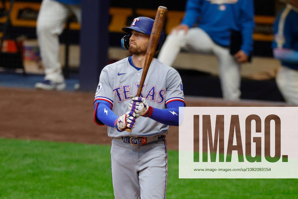 Texas Rangers right fielder BRANDON NIMMO (24) bats in a baseball game, Friday, Aug. 28, 2026, in Milwaukee, Wisconsin. MLB, Baseball Herren, USA 2026 - Rangers 1:6 Brewers - ZUMAa325 20260828_zsa_a325_017