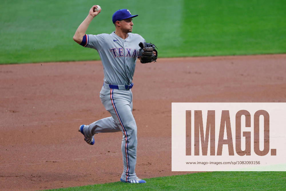 Texas Rangers shortstop COREY SEAGER (5) throws to first during the first inning in a baseball game, Friday, Aug. 28, 2026, in Milwaukee, Wisconsin. MLB, Baseball Herren, USA 2026 - Rangers 1:6 Brewers - ZUMAa325 20260828_zsa_a325_018