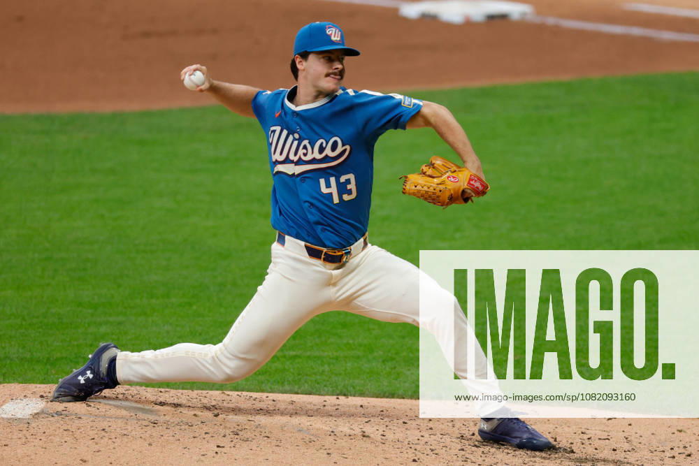 Milwaukee Brewers pitcher LOGAN HENDERSON (43) pitches in a baseball game, Friday, Aug. 28, 2026, in Milwaukee, Wisconsin. MLB, Baseball Herren, USA 2026 - Rangers 1:6 Brewers - ZUMAa325 20260828_zsa_a325_021