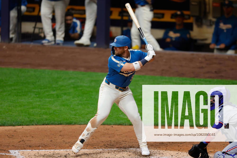 Milwaukee Brewers first baseman JAKE BAUERS (9) at bat in a baseball game, Friday, Aug. 28, 2026, in Milwaukee, Wisconsin. MLB, Baseball Herren, USA 2026 - Rangers 1:6 Brewers - ZUMAa325 20260828_zsa_a325_022