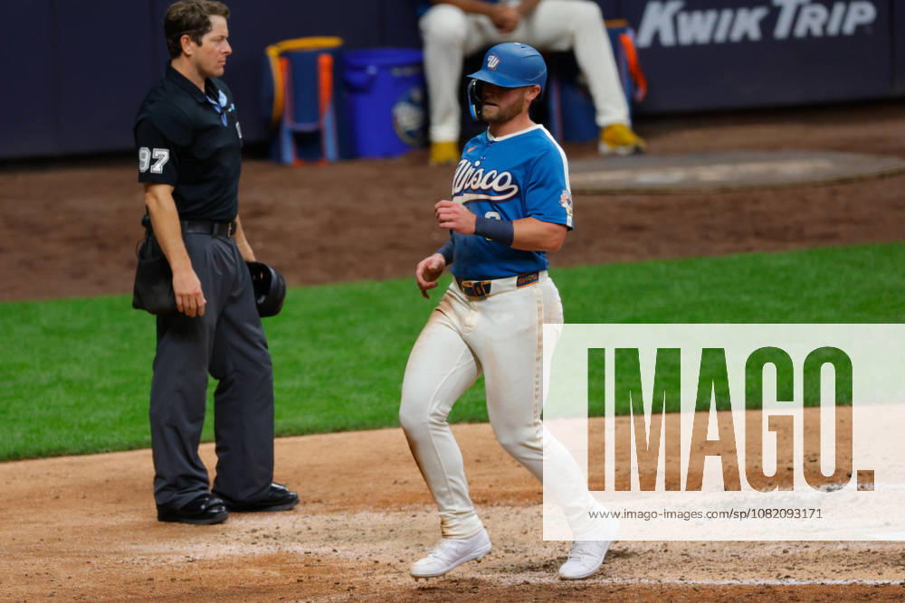 Milwaukee Brewers first baseman JAKE BAUERS (9) scores on a Milwaukee Brewers catcher WILLIAM CONTRERAS (24) single during the seventh inning in a baseball game, Friday, Aug. 28, 2026, in Milwaukee, Wisconsin. MLB, Baseball Herren, USA 2026 - Rangers 1:6 Brewers - ZUMAa325 20260828_zsa_a325_029