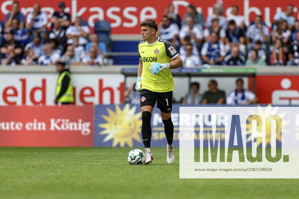 GER, Soccer, Men s, 3rd Division, 2026–2027 Season, MSV Duisburg vs. FC Würzburger Kickers, Johann Hipper, Würzburg in action with the ball, individual play, Duisburg, Schauinsland, Reisen Arena, North Rhine-Westphalia, Germany