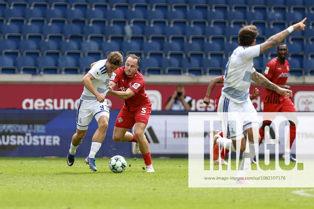 GER, Soccer, Men’s, 3rd League, 2026–2027 season, MSV Duisburg vs. FC Würzburger Kickers; Patrick Sussek (Duisburg) and Leo Eberle (Würzburg) battle for the ball; Duisburg, Schauinsland, Arena, North Rhine-Westphalia, Germany