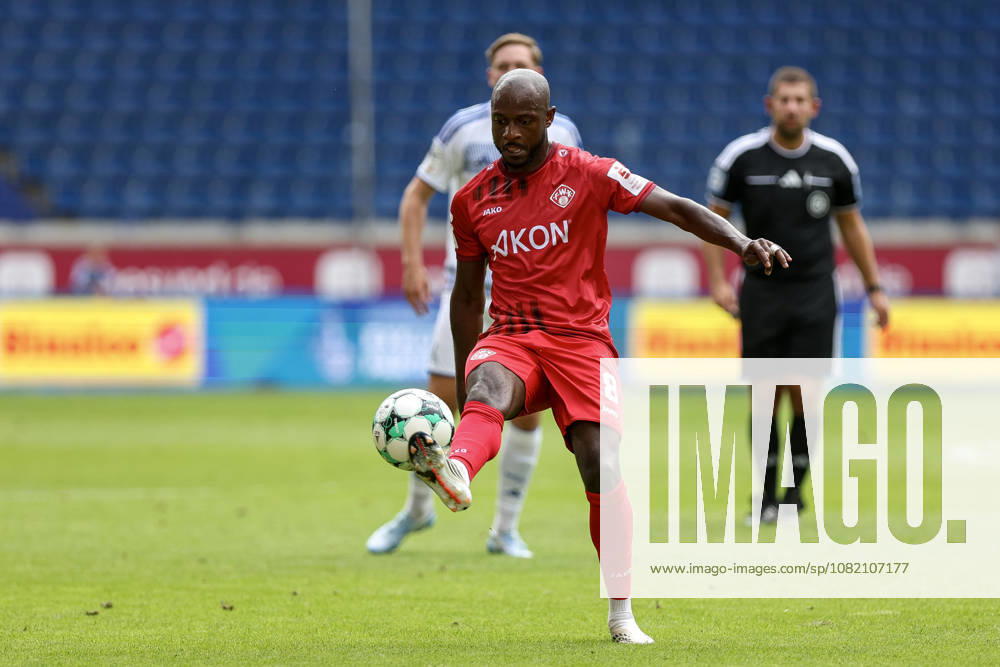 GER, Soccer, Men s, 3rd Division, 2026–2027 Season, MSV Duisburg vs. FC Würzburger Kickers, David Kinsombi, Würzburg in action with the ball, individual play, Duisburg, Schauinsland, Reisen Arena, North Rhine-Westphalia, Germany