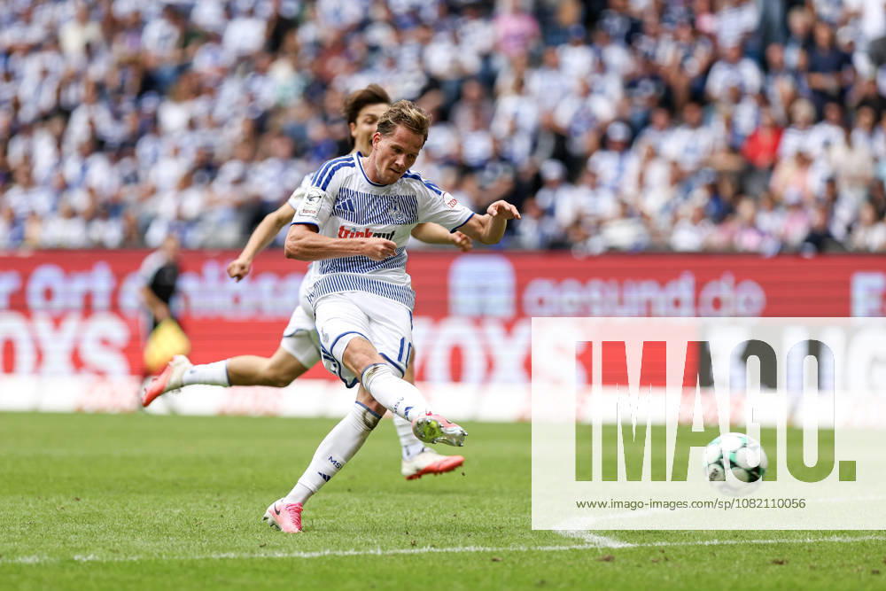 GER, Soccer, Men s, 3rd Division, 2026–2027 Season, MSV Duisburg vs. FC Würzburger Kickers, Christian Viet, Duisburg scores the goal to make it 3–0, Duisburg, Schauinsland-Reisen-Arena, North Rhine-Westphalia, Germany