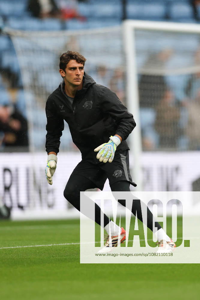Coventry City v Hull City Premier League Hull City Goalkeeper Konstantinos Tzolakis warming up during the Premier League match at the Coventry Building Society Arena, Coventry 29 08 2026 UK Newspapers OUT