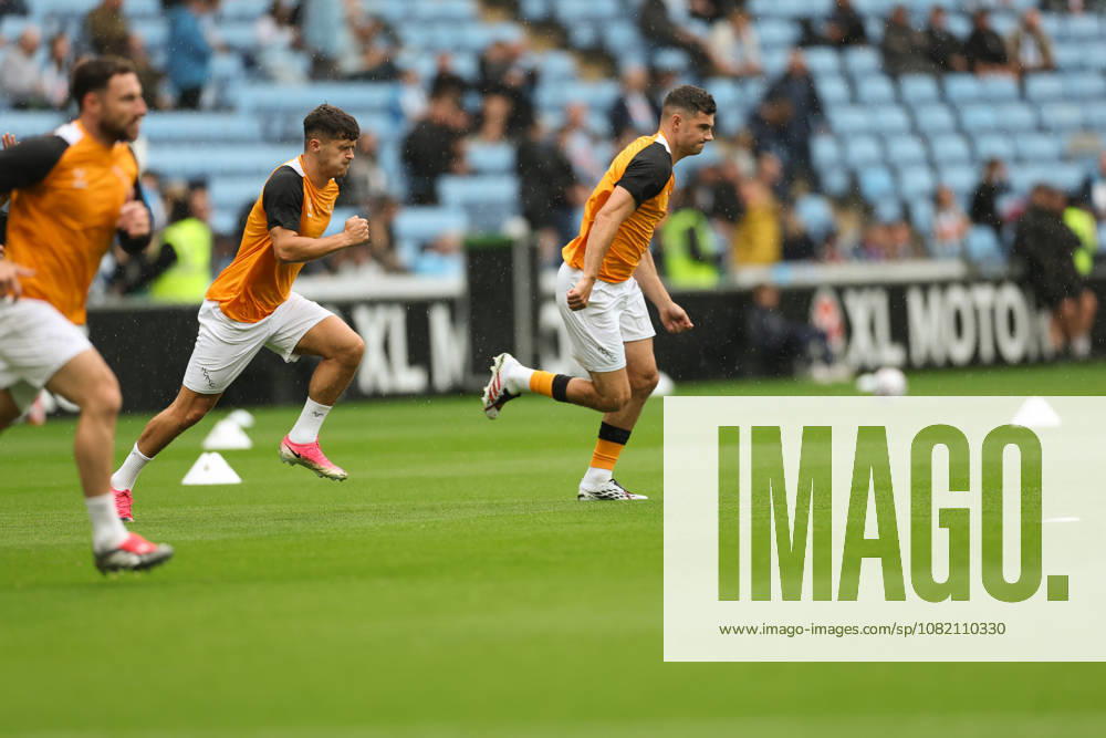 Coventry City v Hull City Premier League Hull City players warming up during the Premier League match at the Coventry Building Society Arena, Coventry 29 08 2026 UK Newspapers OUT