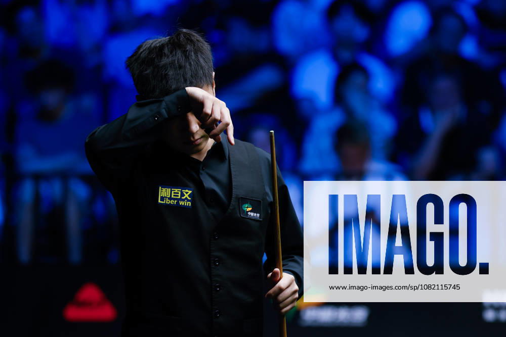 (260829) -- WUHAN, Aug. 29, 2026 -- Zhao Xintong gestures during the final match between Zhao Xintong of China and Chang Bingyu of China at Wuhan Open 2026 snooker tournament in Wuhan, central China s Hubei Province, Aug. 29, 2026. ) (SP)CHINA-SNOOKER-WUHAN OPEN (CN) WuxZhizun